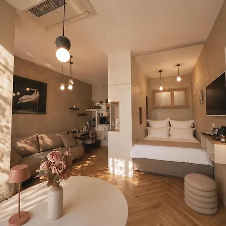 Stylish Center Escape- Where Modern Elegance Meets History ترير