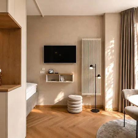 Stylish Center Escape- Where Modern Elegance Meets History * ترير
