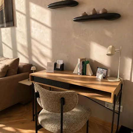 Stylish Center Escape- Where Modern Elegance Meets History شقة *