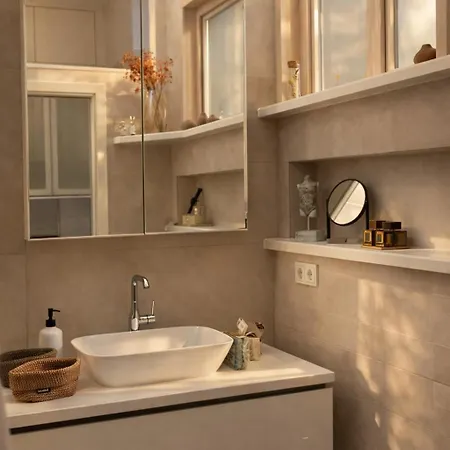 Stylish Center Escape- Where Modern Elegance Meets History * ترير