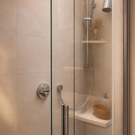 Stylish Center Escape- Where Modern Elegance Meets History شقة ترير