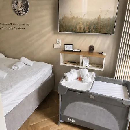Stylish Center Escape- Where Modern Elegance Meets History شقة ترير